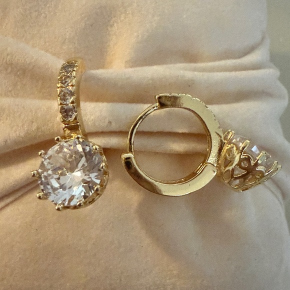 18K Gold Plated  Crystal Earrings - Picture 2 of 2